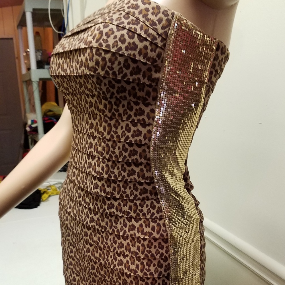 SHERRI HILL BODYCON DRESS Sexy!